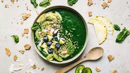 FITNESS® GREEN SMOOTHIE BOWL FITNESS® GREEN SMOOTHIE BOWL