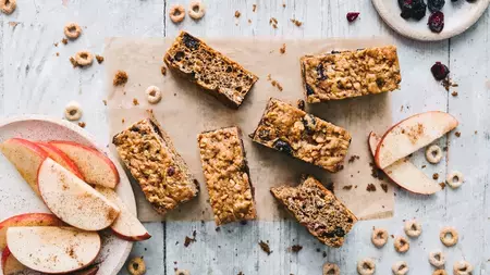 CHEERIOS® FRUITYLICIOUS APPLE AND BERRY BARS CHEERIOS® FRUITYLICIOUS APPLE AND BERRY BARS