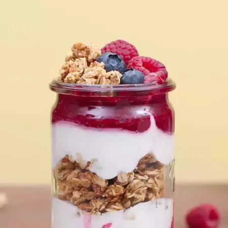 fitness_recipe_granola_parfait_0