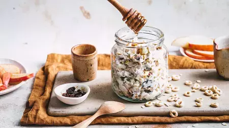 Cheerios® Apple-Cinnamon Overnight Cereal and porridge Cheerios® Apple-Cinnamon Overnight Cereal and porridge