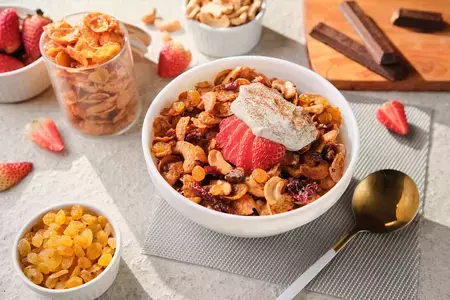 Easy Cornflakes Granola with Whipped Cream Easy Cornflakes Granola with Whipped Cream