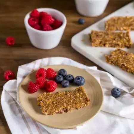 Shredded Wheat Breakfast bars with a fruit selection